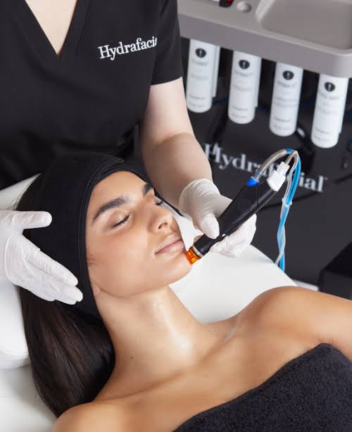 Hydrafacial Signature + Dermaplaning